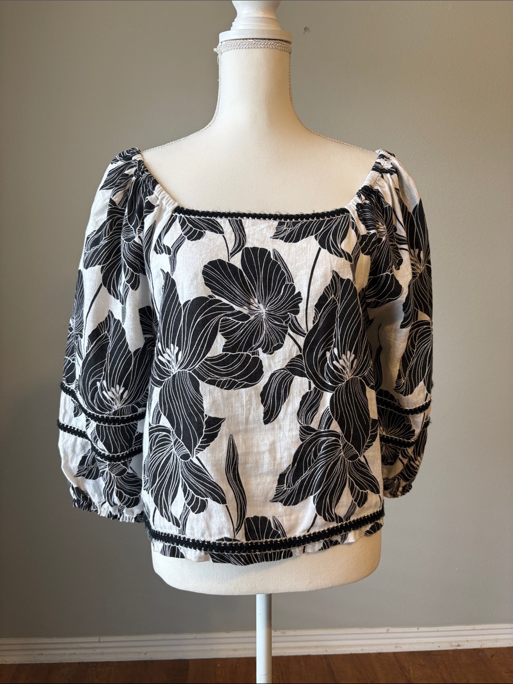 Tahari | Linen Black and White Floral Off-Shoulder Peasant Blouse